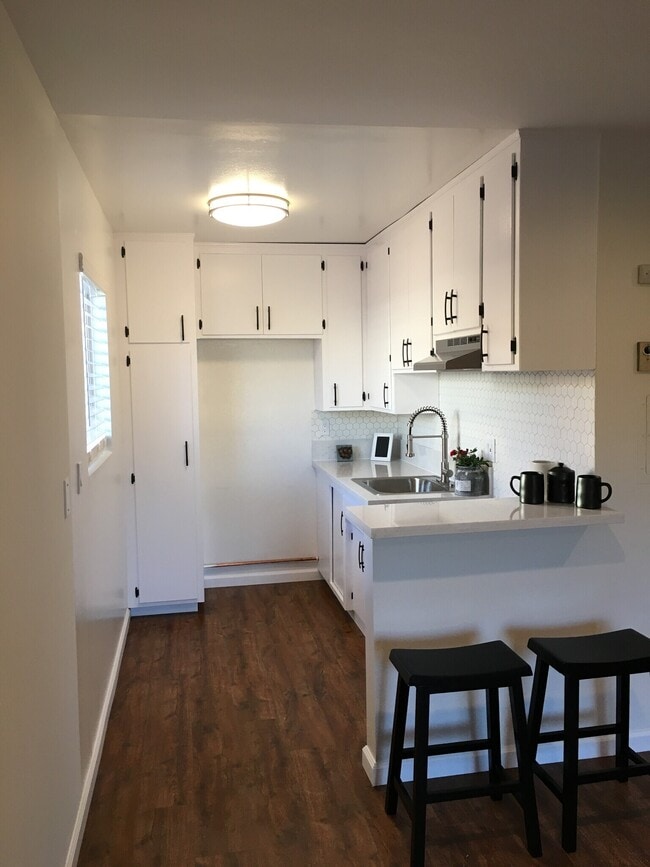 14718 W Magnolia Blvd, Unit #3 in Los Angeles, CA - Building Photo - Building Photo