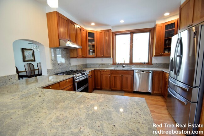 75 Somerset Rd in Brookline, MA - Foto de edificio - Building Photo