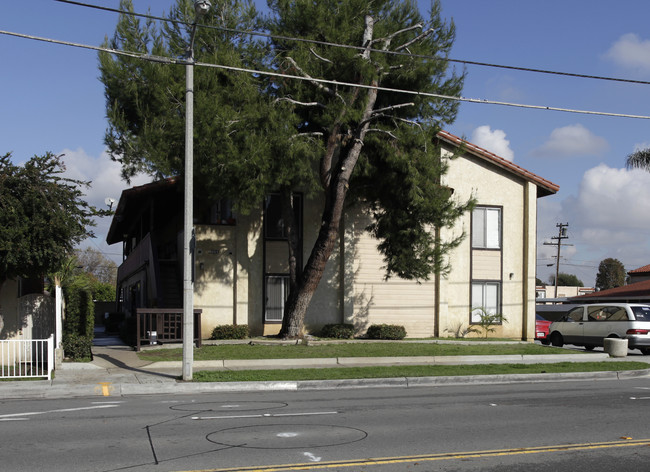 8051 Whitaker St in Buena Park, CA - Building Photo - Building Photo