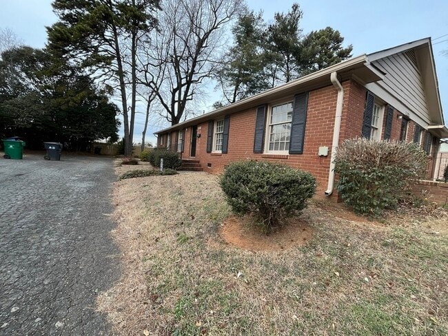 property at 2923 Amity Garden Ct