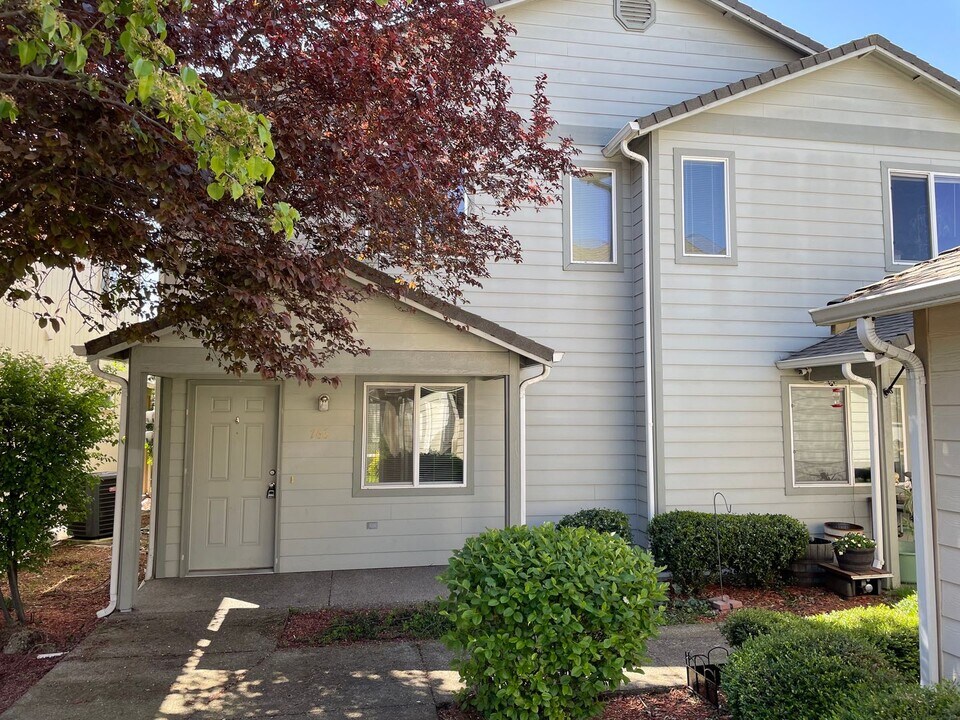 763 Diamond St in Medford, OR - Building Photo