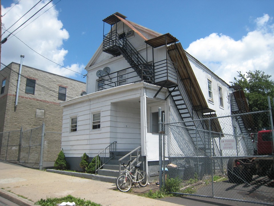 10 Hope Ave in Passaic, NJ - Building Photo