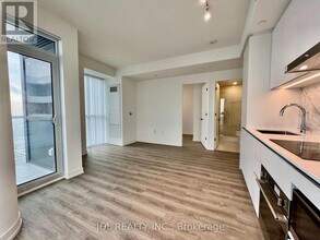 8 Interchange Wy in Vaughan, ON - Building Photo - Building Photo