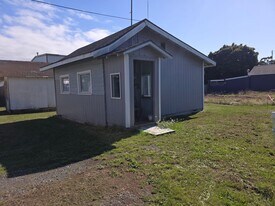 1575 Oregon St in Crescent City, CA - Building Photo