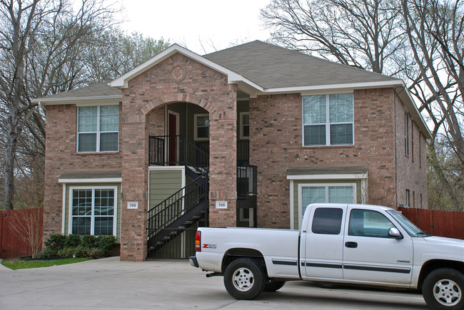 708 Water St in Waxahachie, TX - Foto de edificio - Building Photo