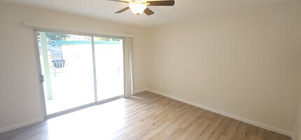15 Mulberry Ct in Belmont, CA - Foto de edificio - Building Photo