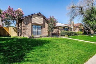320 Liberty Pl in Grand Prairie, TX - Building Photo