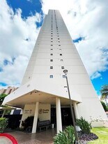 990 Ala Nanala St in Honolulu, HI - Building Photo