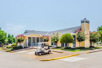 River Oaks Apartments in Shreveport, LA - Foto de edificio - Building Photo