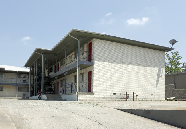 Cherry Street Villas in Tulsa, OK - Building Photo - Building Photo