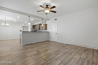 14936 Harry Flournoy Ave in El Paso, TX - Foto de edificio - Building Photo