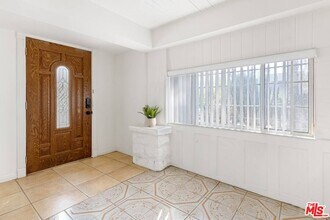810 S Gramercy Dr in Los Angeles, CA - Building Photo - Building Photo