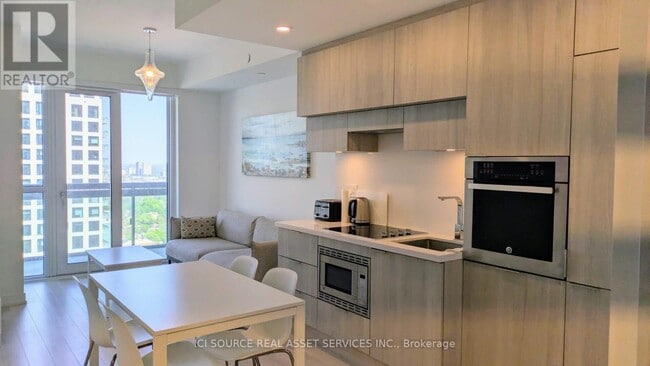 property at 39 Roehampton Ave