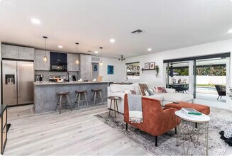 2648 NW 9th Ln in Wilton Manors, FL - Building Photo - Building Photo