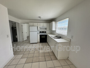 5467 Second Ave in Ft. Myers, FL - Building Photo - Building Photo