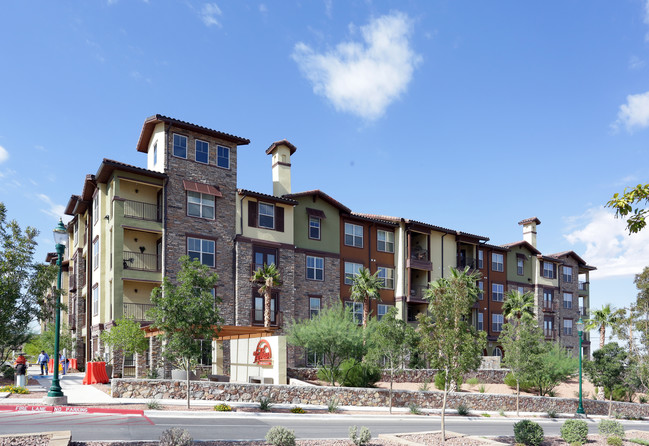 The View at Montecillo Apartments in El Paso, TX - Building Photo - Building Photo