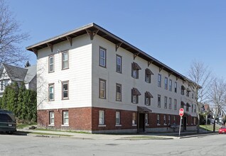 3311 W Juneau Ave. (5 Unit) in Milwaukee, WI - Building Photo - Building Photo