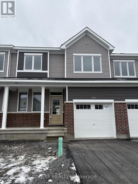 215 Ryan Reynolds Wy in Ottawa, ON - Building Photo