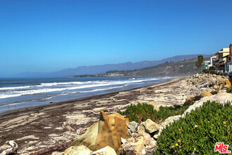 6733 Breakers Way in Ventura, CA - Foto de edificio - Building Photo