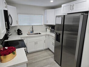 1420 NW 116th St in Miami, FL - Foto de edificio - Building Photo