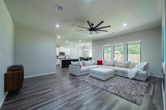 31302 Raleigh Creek Dr in Tomball, TX - Building Photo - Building Photo