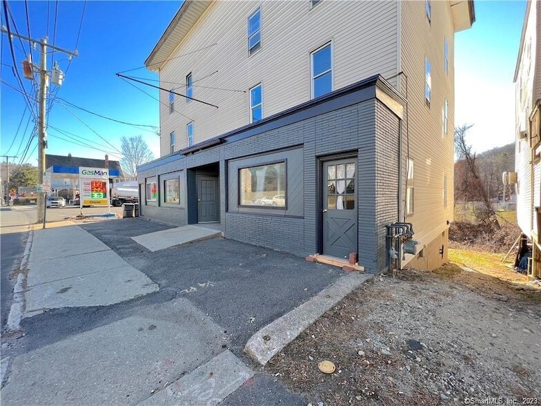 175 N Main St, Unit 2A in Winsted, CT - Building Photo