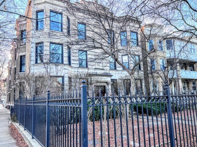 3212 W Altgeld St in Chicago, IL - Building Photo