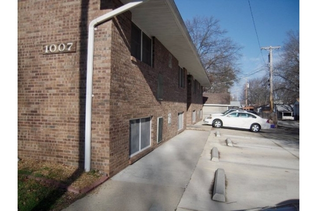 Springdale Manor in Highland, IL - Building Photo