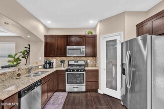 172 N Manzanita Dr in El Paso, TX - Building Photo - Building Photo