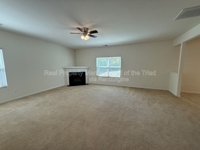 1642 Ashmead Ln in Clemmons, NC - Building Photo - Building Photo