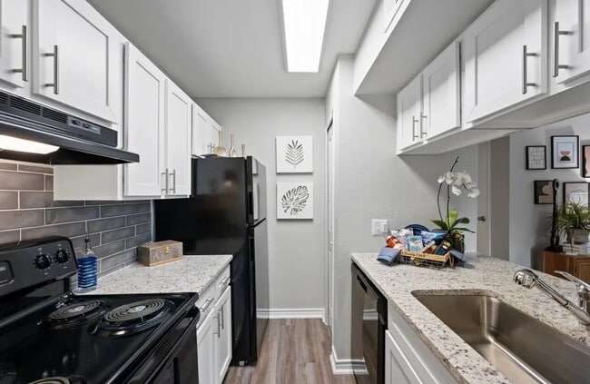 2020 Plantation Dr in Conroe, TX - Building Photo - Building Photo