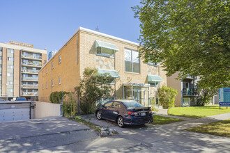 534 15th Ave SW in Calgary, AB - Building Photo - Building Photo