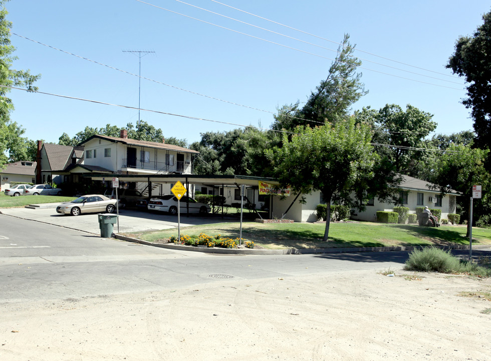 Royal Palms Apartments in Modesto, CA - Building Photo