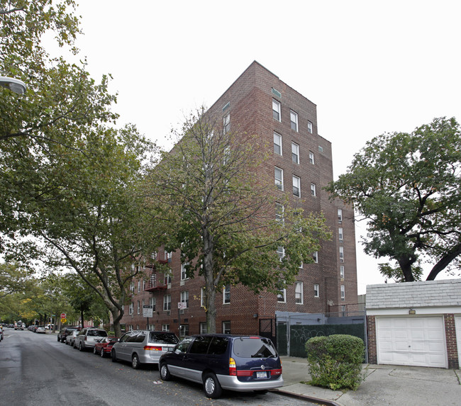 84-20 51st Ave in Elmhurst, NY - Foto de edificio - Building Photo