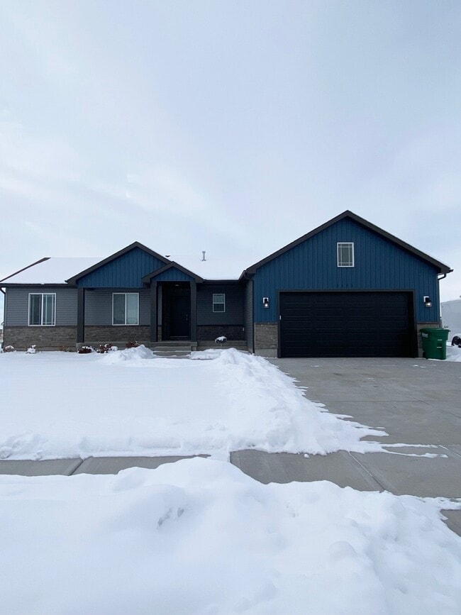 property at 3773 Ventura Ave