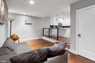 1323 N 7th St in Philadelphia, PA - Building Photo