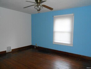 215 E 12th St in Bloomington, IN - Foto de edificio - Building Photo
