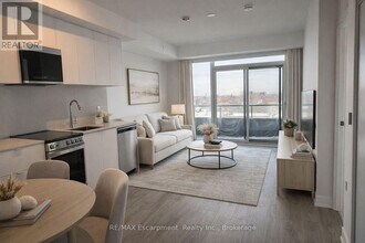 2088 James St in Burlington, ON - Building Photo - Building Photo