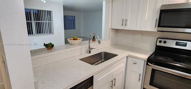 8500 SW 212th St-Unit -112 in Cutler Bay, FL - Building Photo - Building Photo