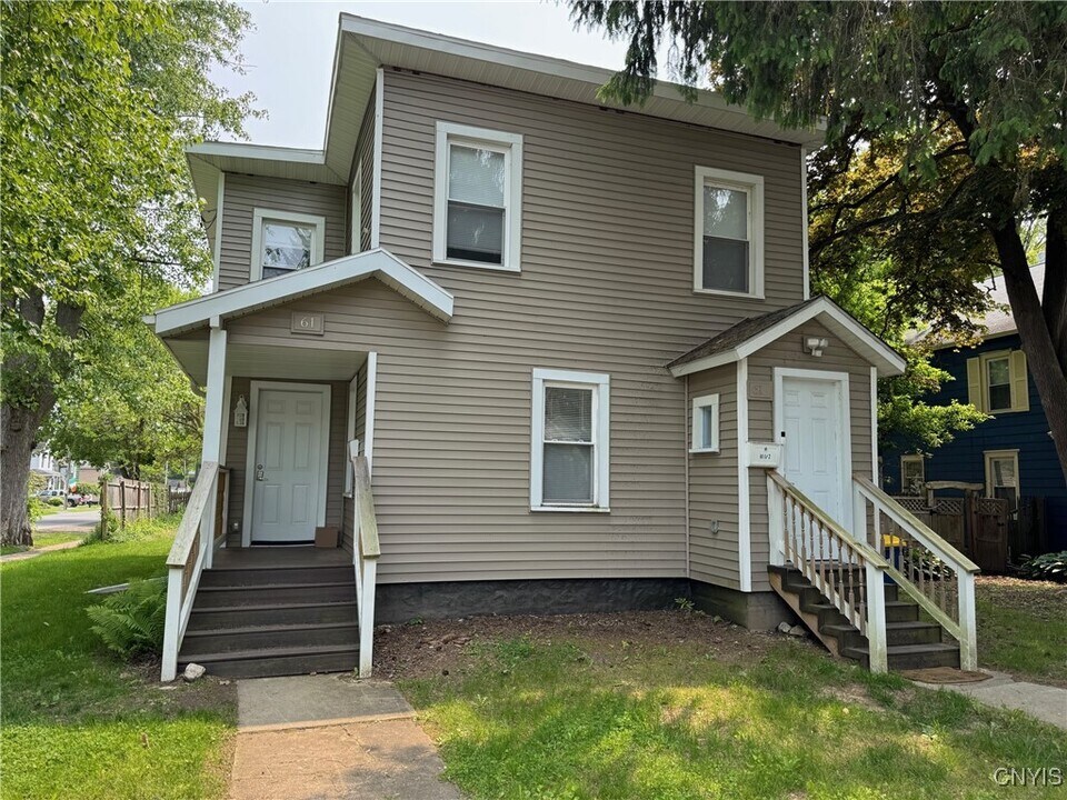 61 1/2 Downer St in Baldwinsville, NY - Building Photo
