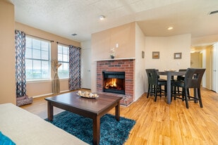 Oak Tree Park in Albuquerque, NM - Building Photo