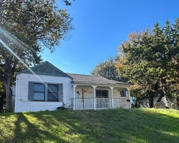 314 W Clarendon Dr in Dallas, TX - Building Photo