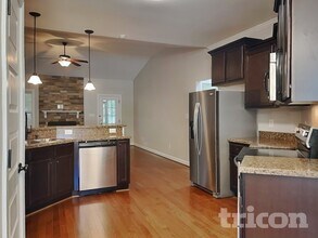 102 Pinewinds Ct in Clayton, NC - Foto de edificio - Building Photo