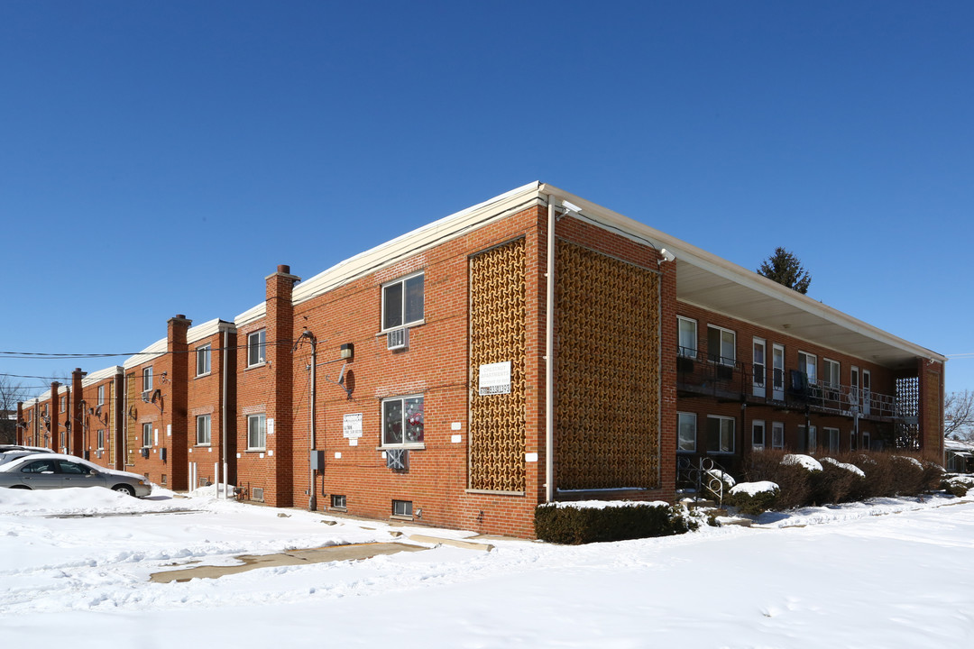 Chestnut Apartments in Franklin Park, IL - Foto de edificio