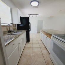 2433-2435 Lola Ave S in Lehigh Acres, FL - Foto de edificio - Building Photo