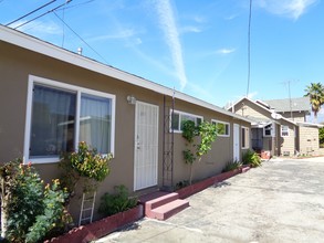 765 Holt Blvd in Ontario, CA - Foto de edificio - Building Photo