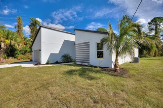 3707 Fontainebleau St in North Port, FL - Building Photo - Building Photo