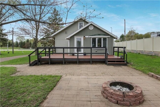 2743 N Hastings Way in Eau Claire, WI - Building Photo - Building Photo