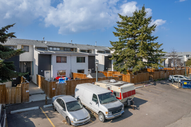 1208 43 St SE in Calgary, AB - Building Photo - Building Photo