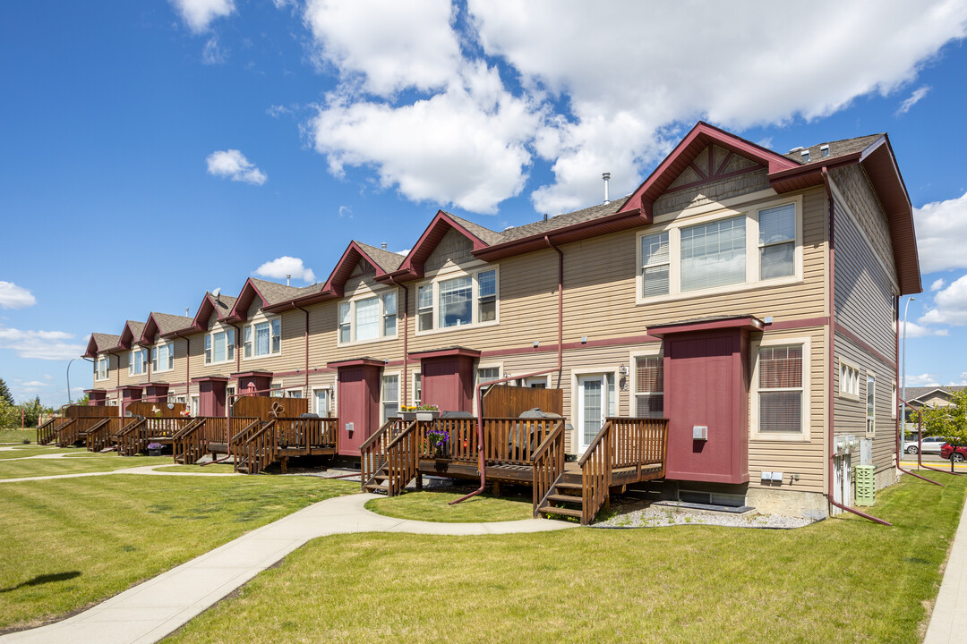 Ironcreek Villas in Red Deer, AB - Building Photo